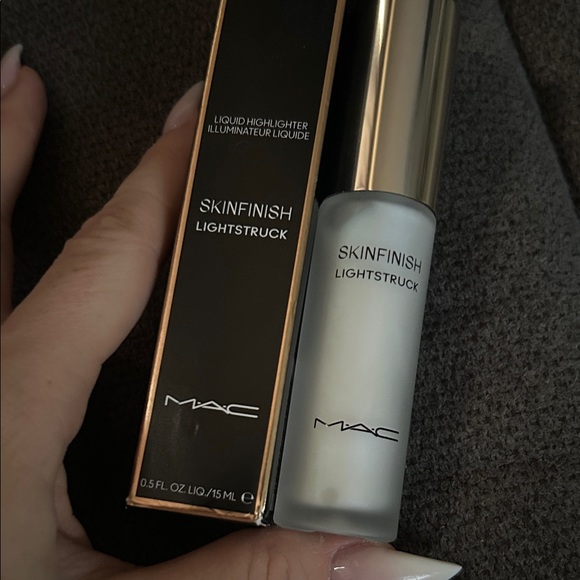 MAC Cosmetics Skinfinish Lightstruck Liquid Highlighter - Picture 1 of 1